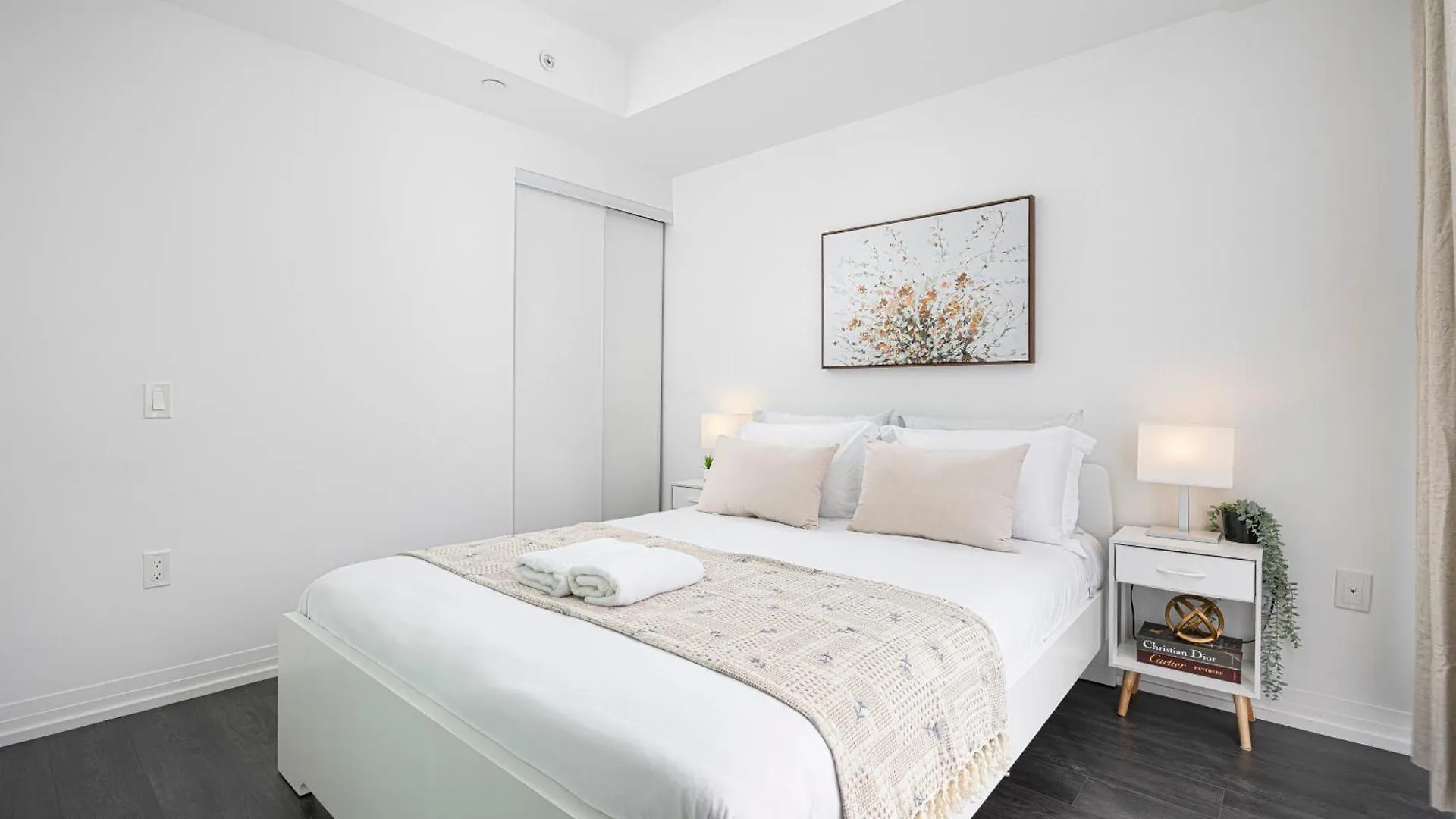 Luxury 2 Bedroom Apartment Toronto