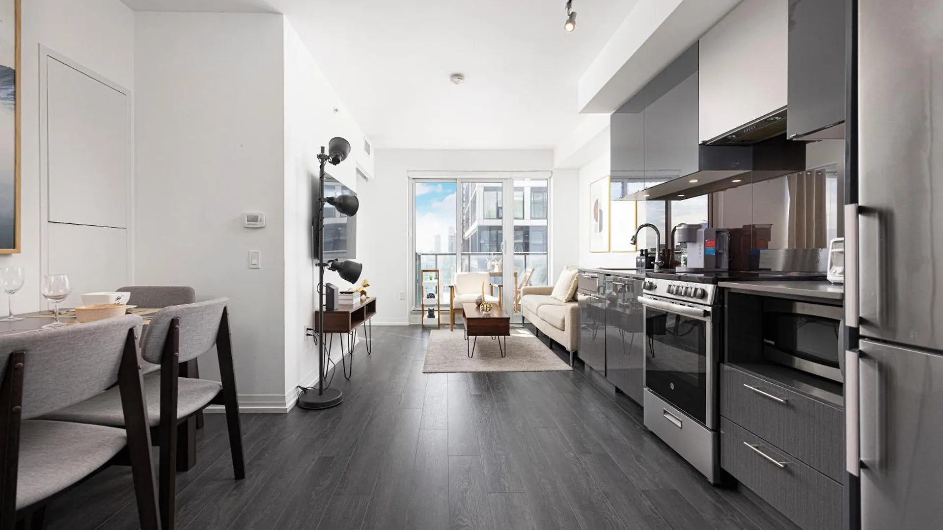 Luxury 2 Bedroom Apartment Toronto