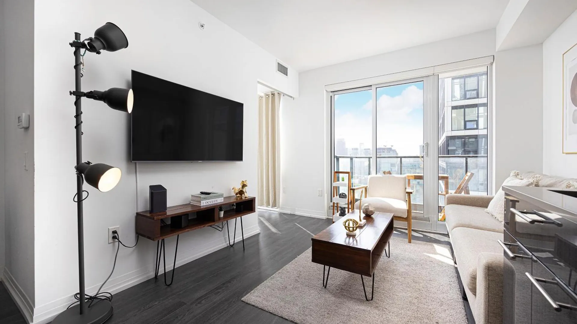 Luxury 2 Bedroom Apartment Toronto