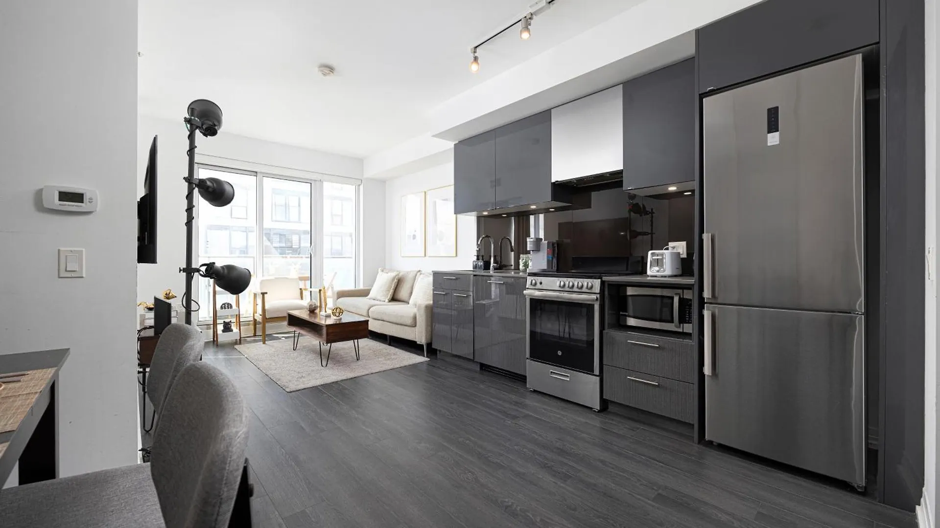 Luxury 2 Bedroom Apartment Toronto