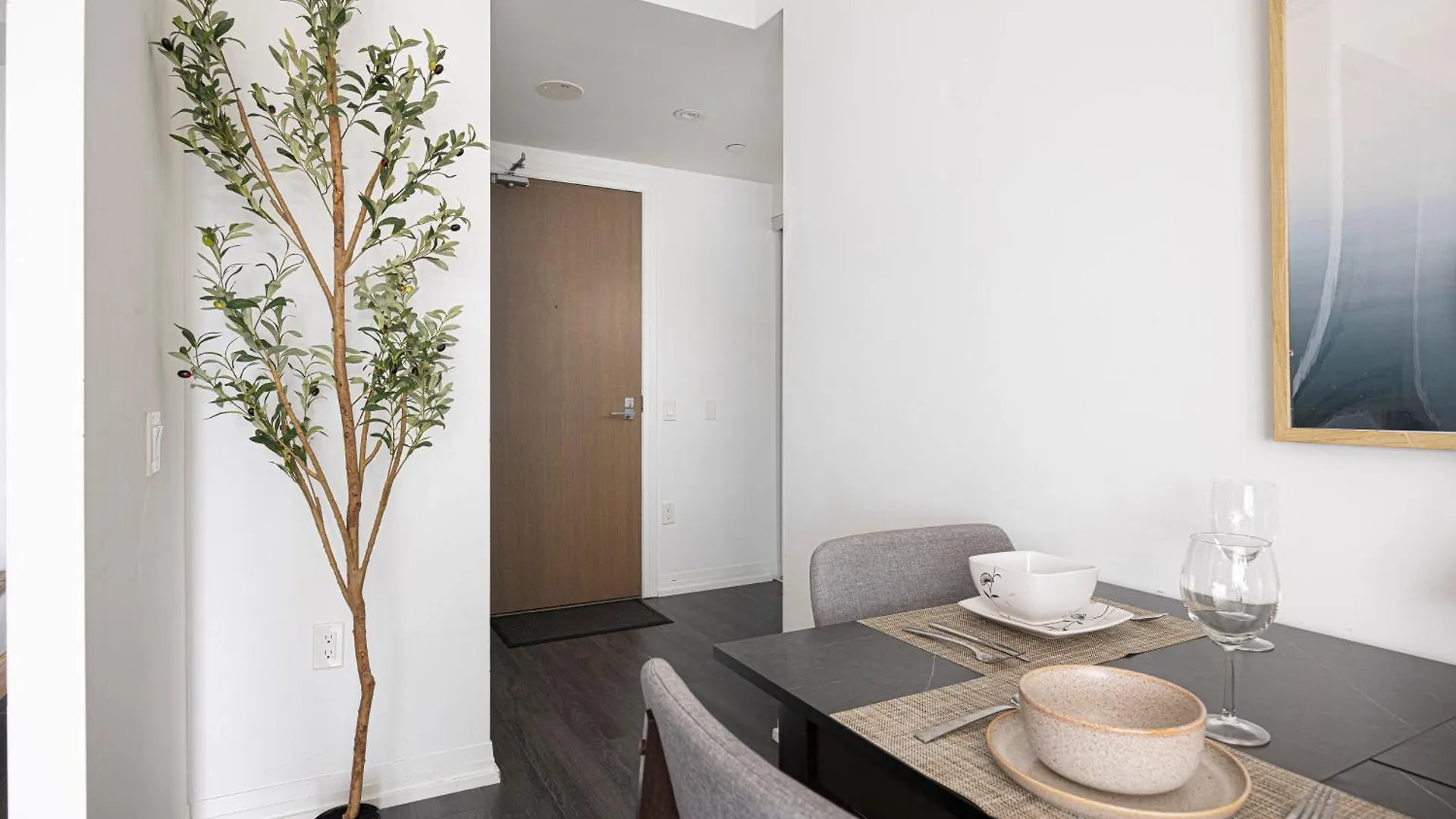 Luxury 2 Bedroom Apartment Toronto