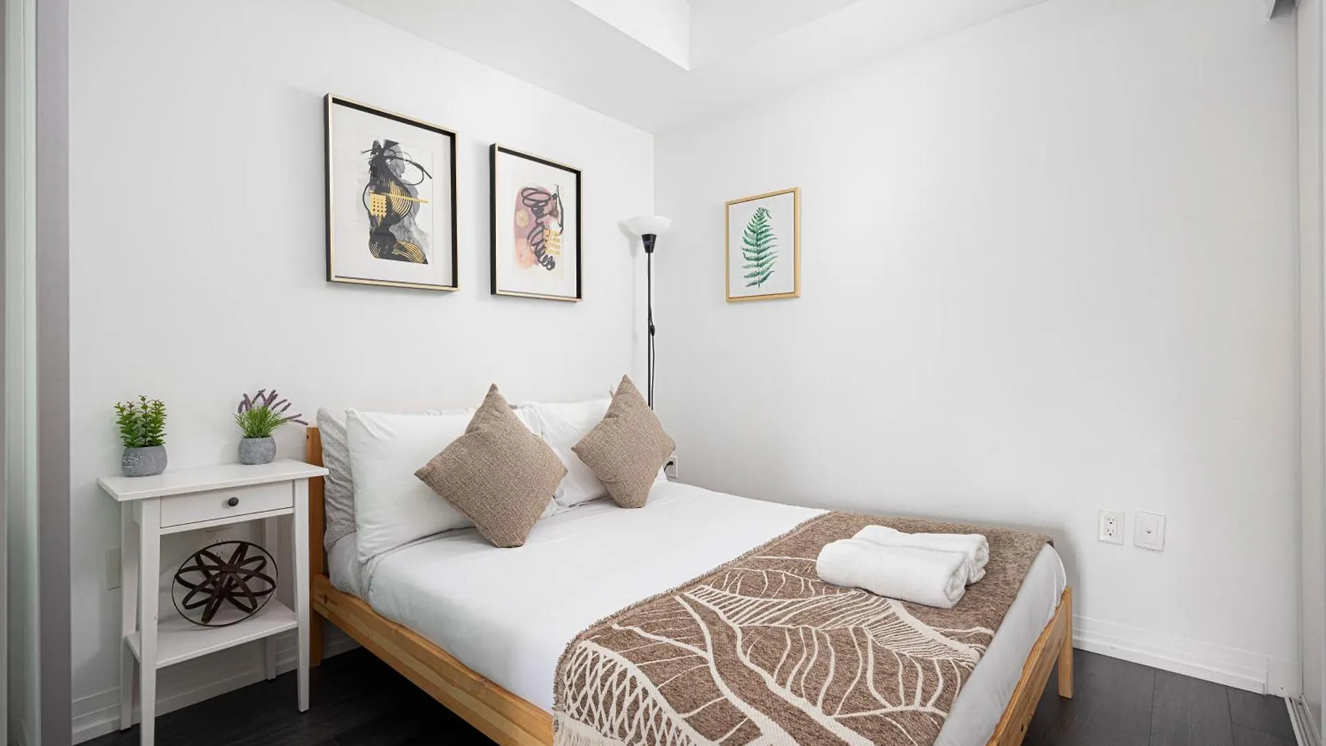 Luxury 2 Bedroom Apartment Toronto Canada