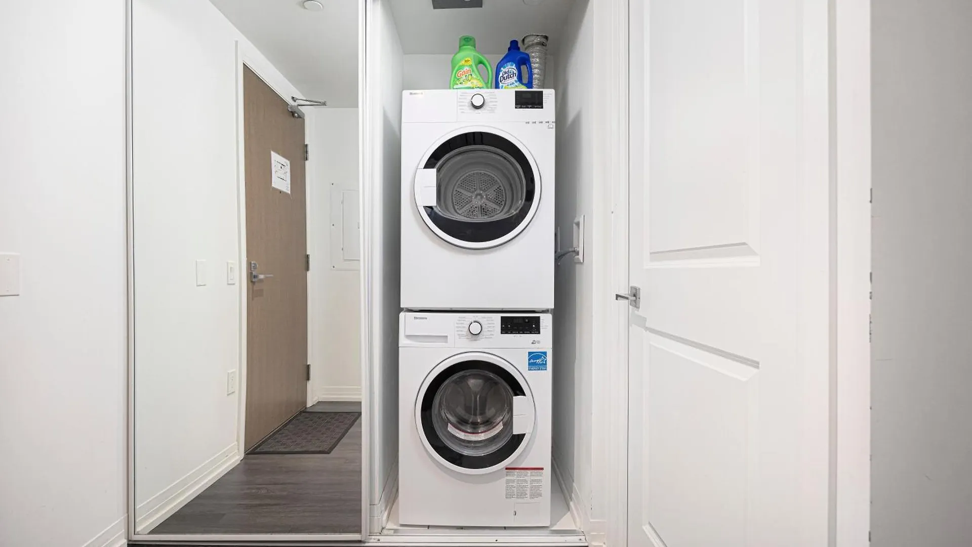 Luxury 2 Bedroom Apartment Toronto