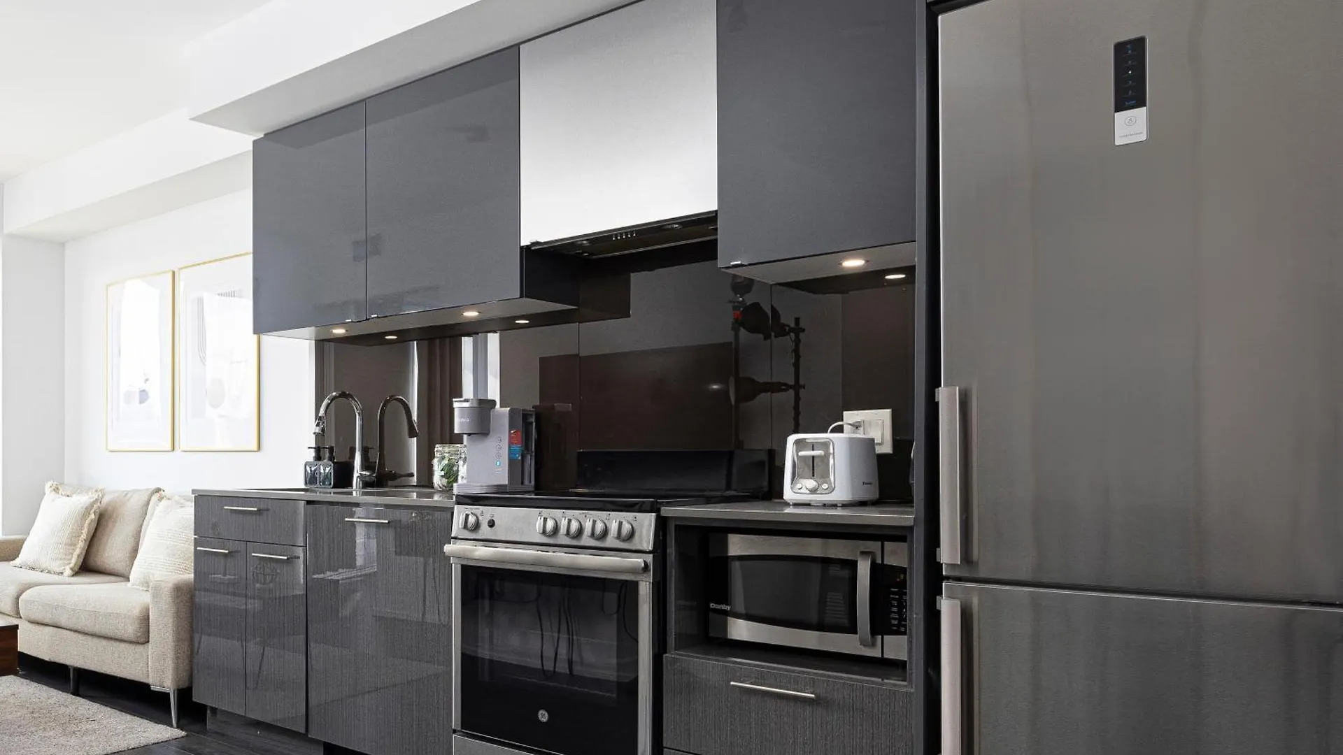 Luxury 2 Bedroom Apartment Toronto 0*,  Canada