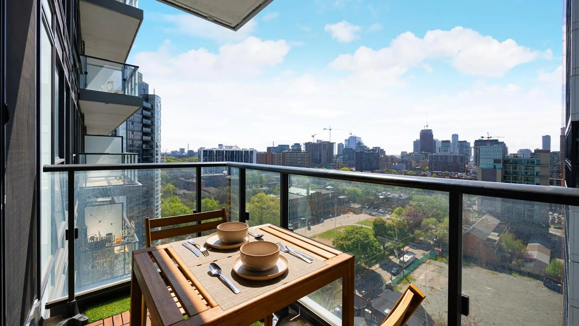 Luxury 2 Bedroom Apartment Toronto Canada