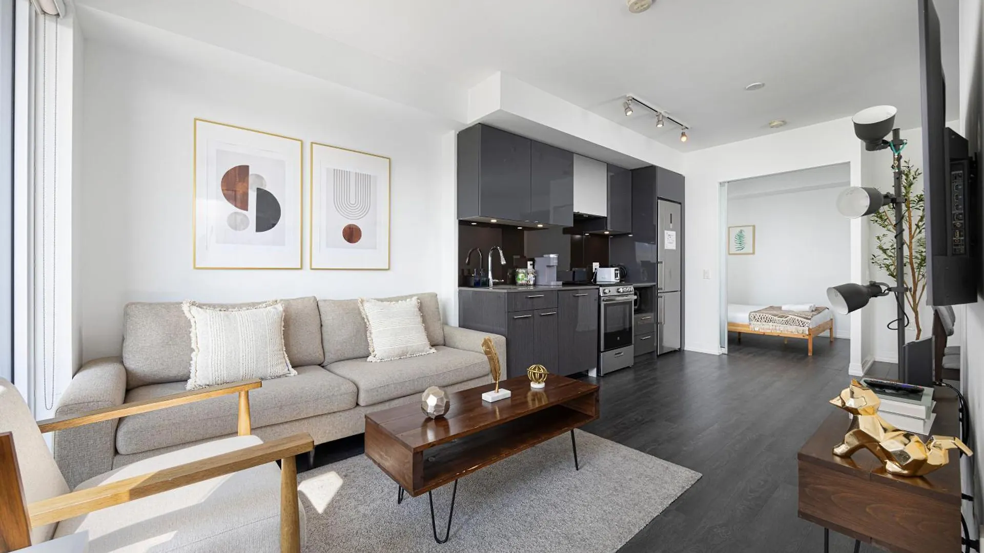 Luxury 2 Bedroom Apartment Toronto