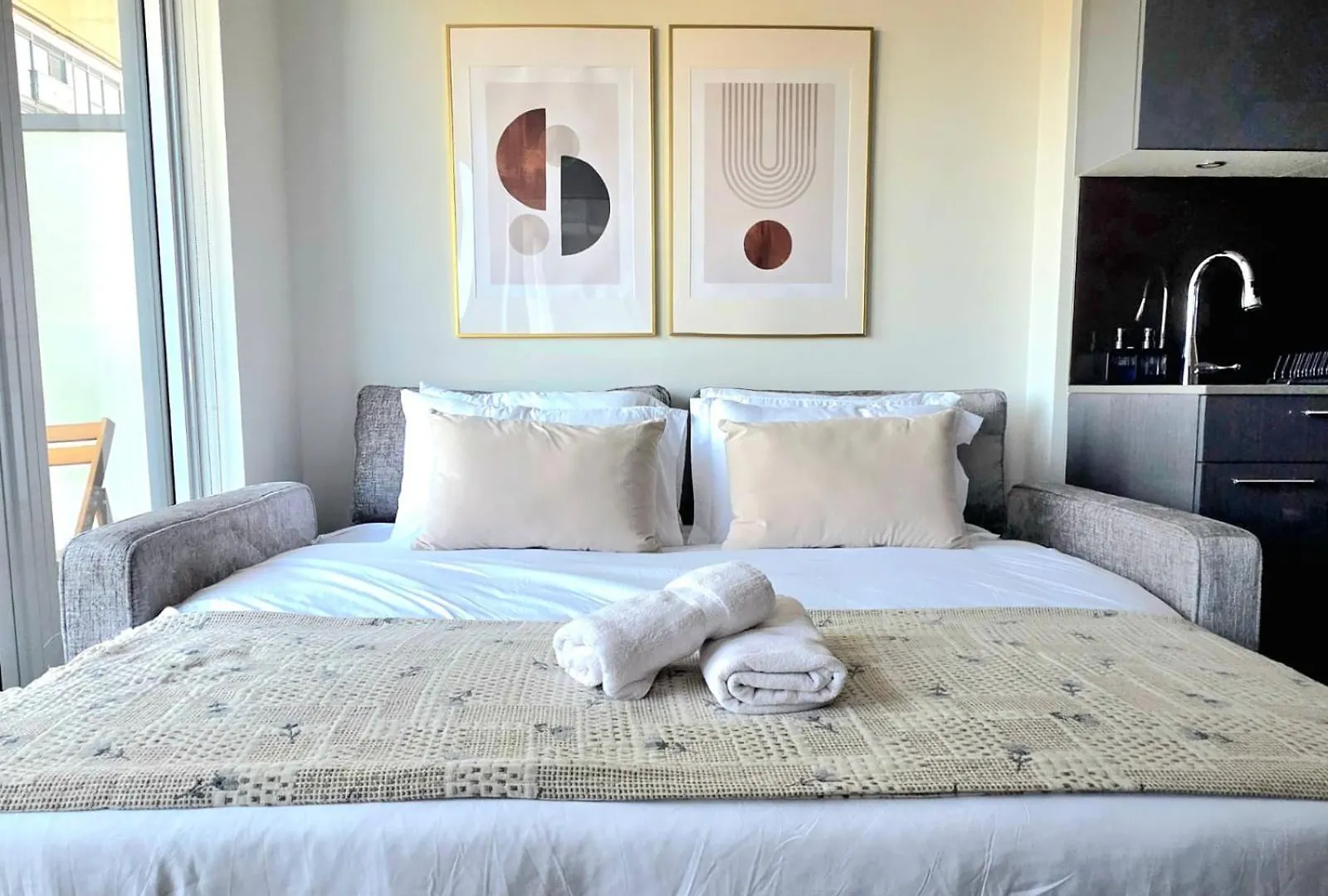 Luxury 2 Bedroom Apartment Toronto