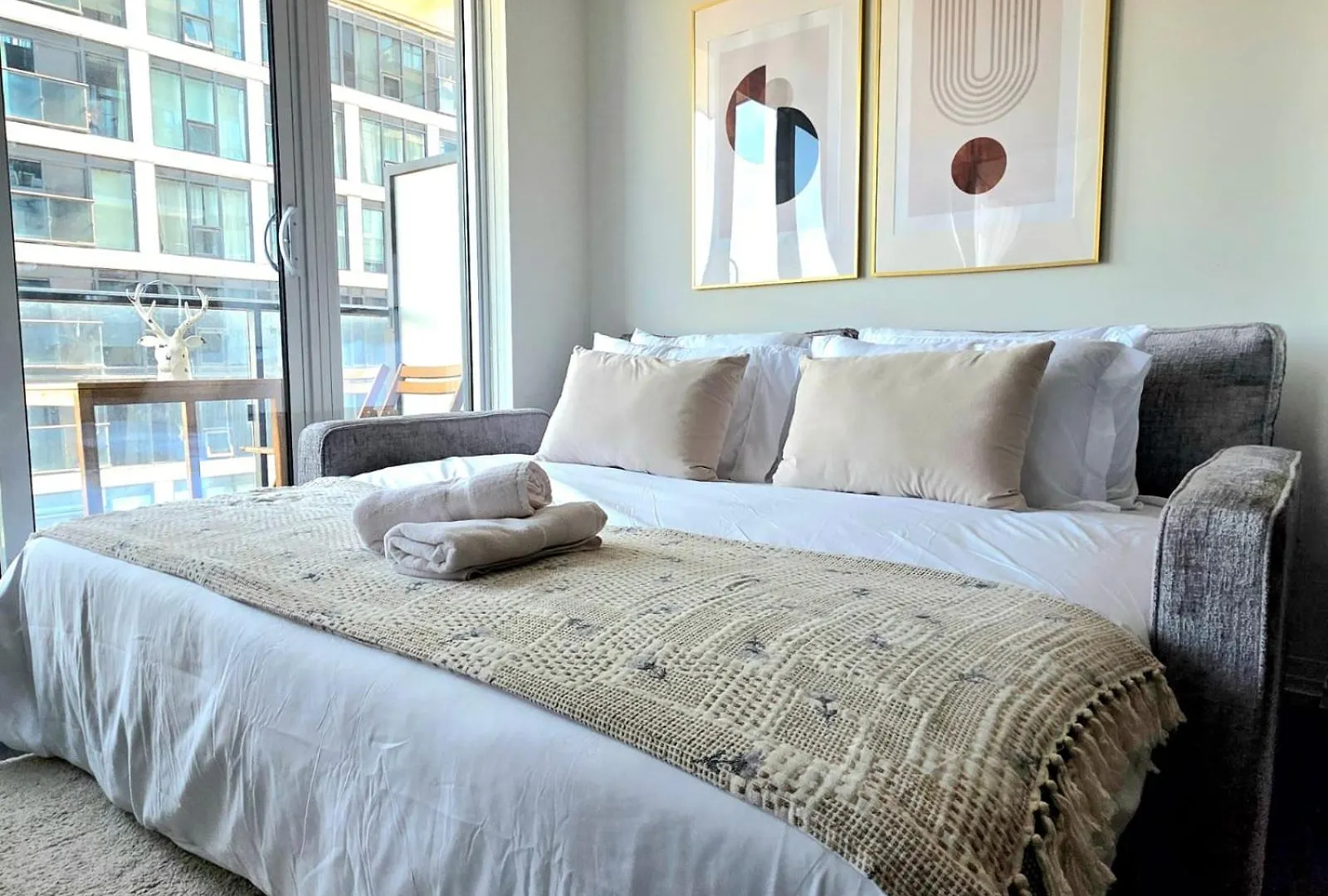 Luxury 2 Bedroom Apartment Toronto